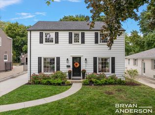 1028 Pinecrest Ave SE, East Grand Rapids, MI 49506