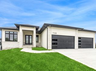17638 Townsend Dr, Clive, IA 50325
