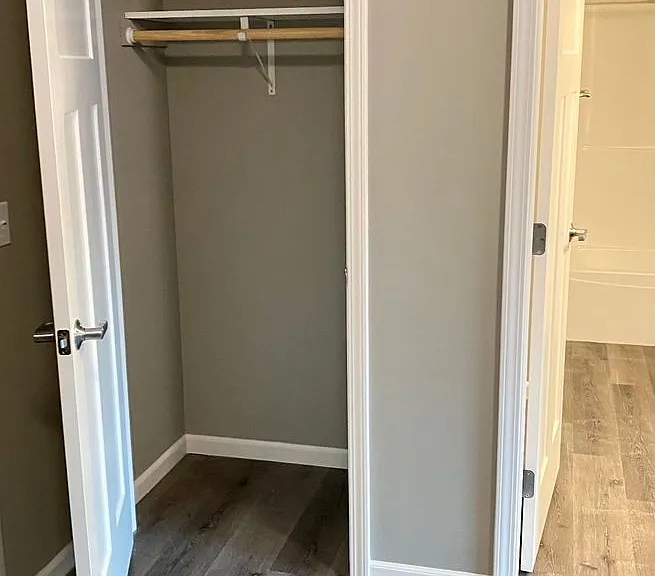 400 Western Cir — Photo 2