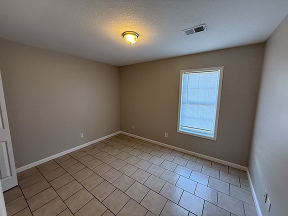 4th image of 2215 Hurst Ln #B