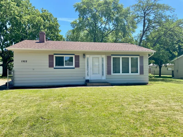 1922 Bradley Dr, Montgomery, IL 60538