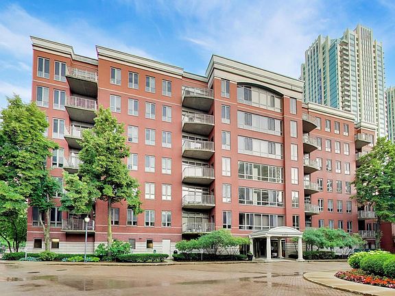 3rd image of 400 N Clinton St APT 401