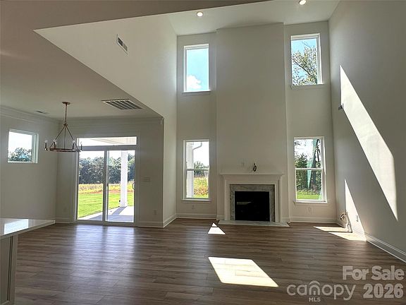3rd image of 119 Swing Ln