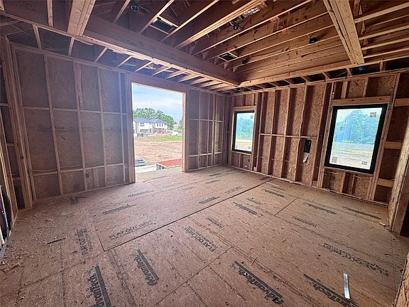 3rd image of 4402 Royal Oaks