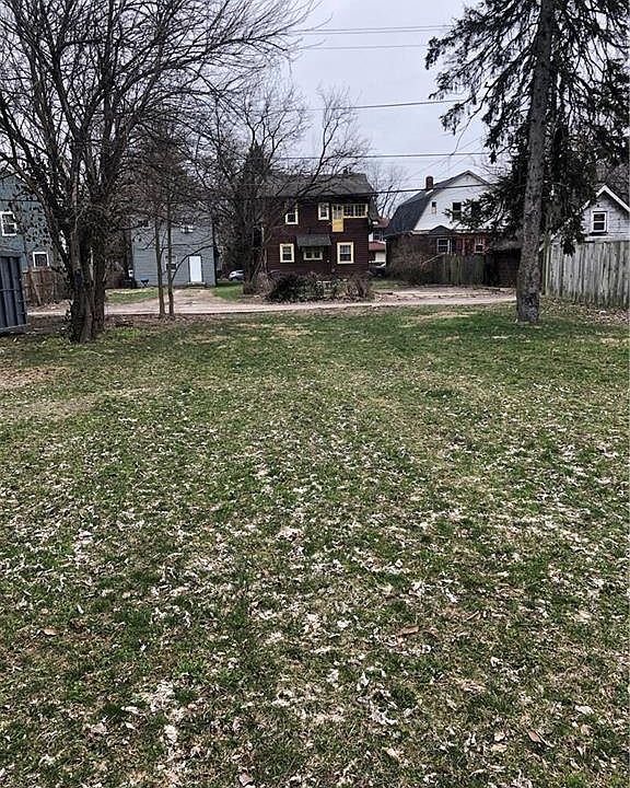 2nd image of 3033 Washington Blvd