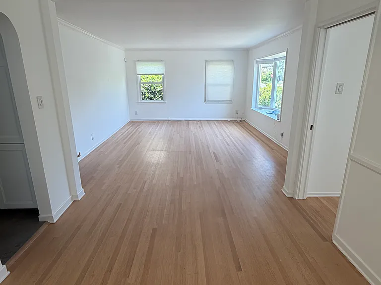 1221 S Curson Ave — Photo 17