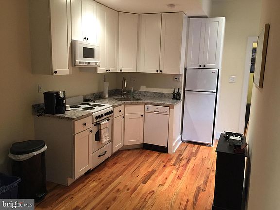 3rd image of 170 Grape St