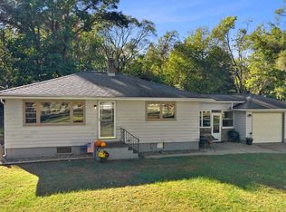 N6163 Duck Creek Rd, Pardeeville, WI 53954