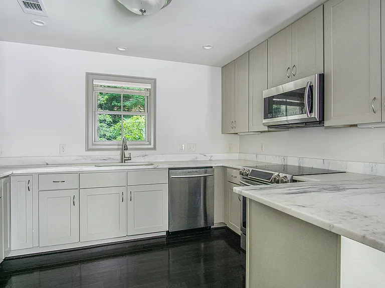 Ivory House — Photo 2
