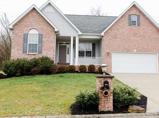 4034 Farmington Dr, Hurricane, WV 25526