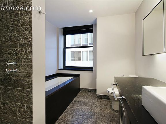 5th image of 18-20 Pine St #1418