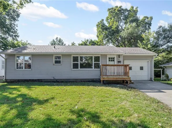 1335 Cheyenne St, Leavenworth, KS 66048