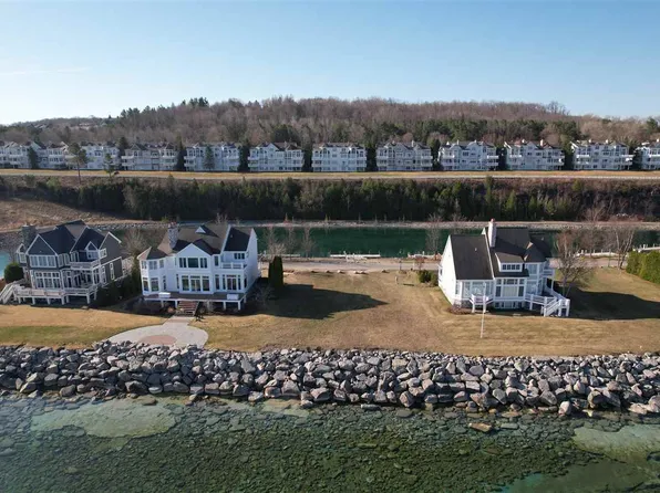 3220 Village Harbor Dr, Petoskey, MI 49770