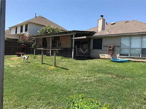 4th image of 2114 Bentley Dr