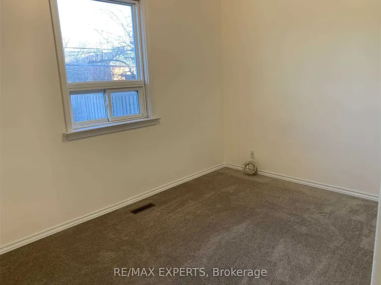 733 Markham Rd — Photo 10