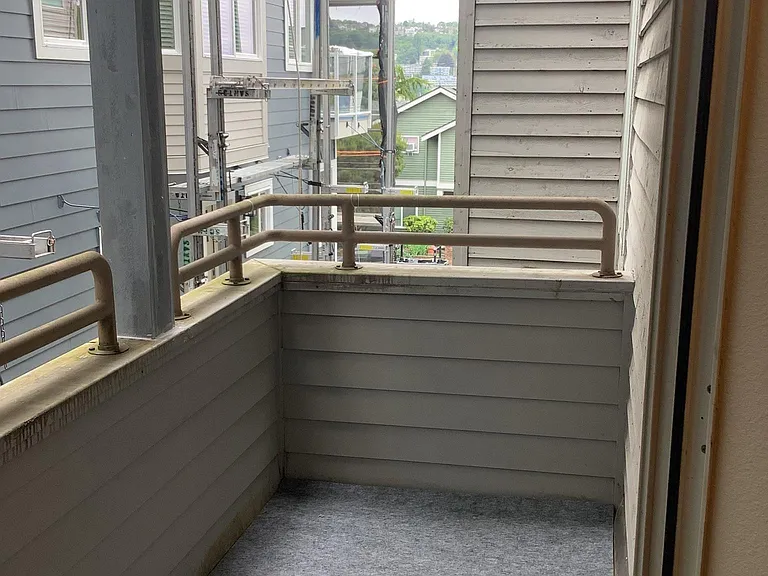 2356 Yale Ave E #6 — Photo 2