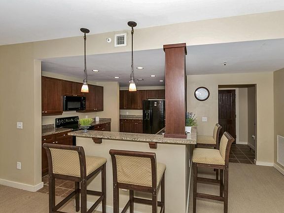 4th image of 945 Registry Blvd Unit 113