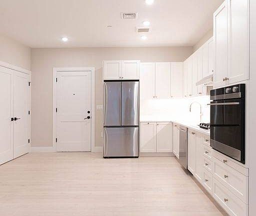 3rd image of 197 Green St #202