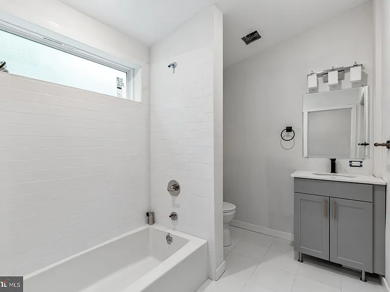 223 S 45th St #1R — Photo 10