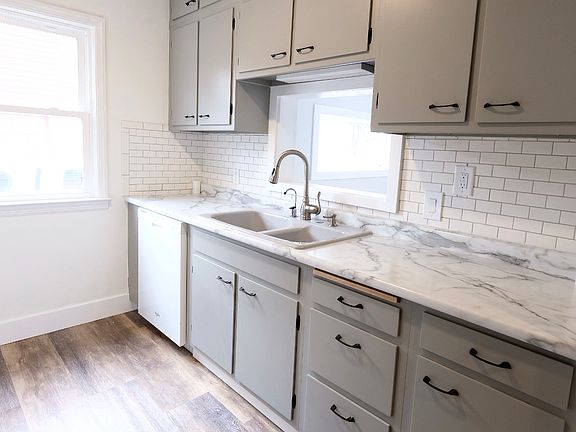 3rd image of 2551 Raymond Ave SE