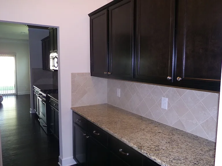 1419 Sawyer Ave — Photo 6