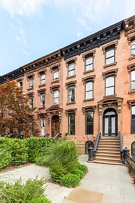 Sold by Industrie Residential | media 1