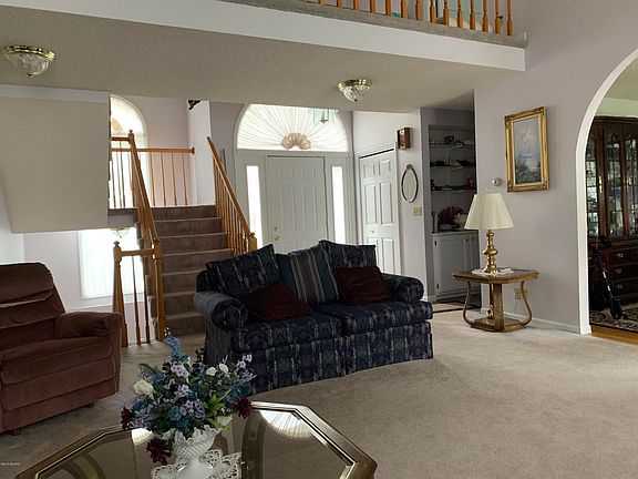 3rd image of 4660 E Hillcrest Dr