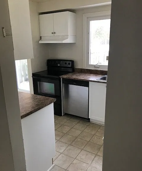 71 Baneberry Cres — Photo 3