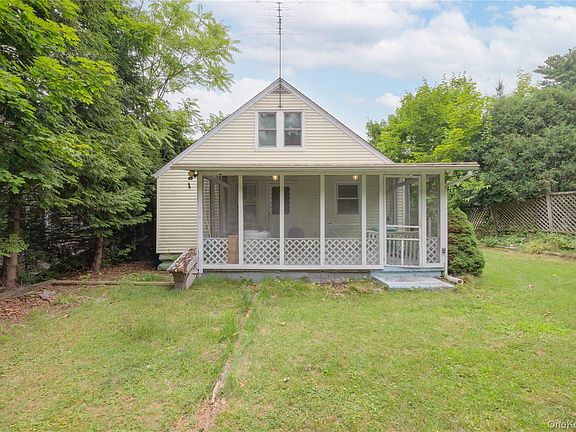 5th image of 22 W Crooked Hill Road