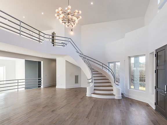 5th image of 10 Watermill Height Dr
