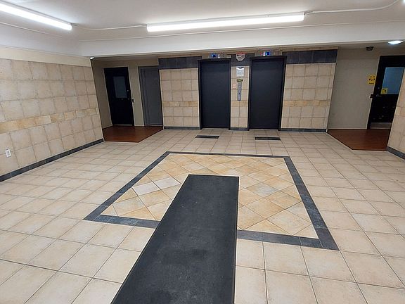 3rd image of 573 Mornington Ave #1107