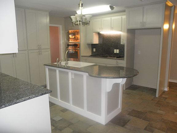 4th image of 2724 Custer Ave
