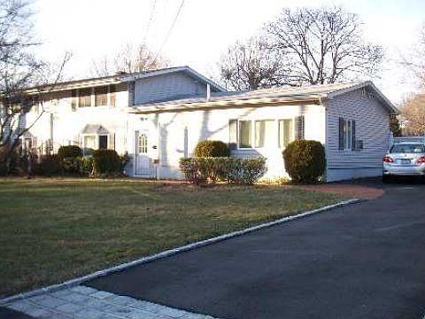 1st image of 1 Lodge Ln