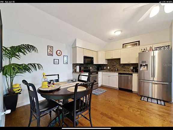 2nd image of 201 Eastpark Dr #B