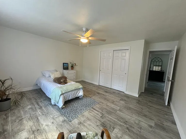 1270 Riverside Dr — Photo 11