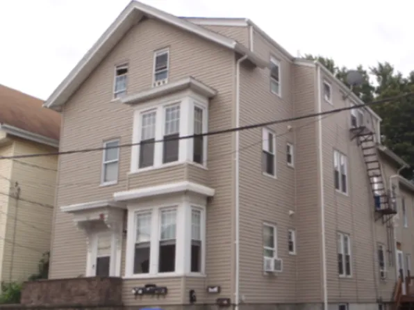 87 Central Avenue, 87 Central Ave APT 1R, Pawtucket, RI 02860