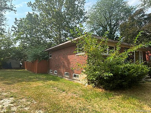 2nd image of 17200 Munich St