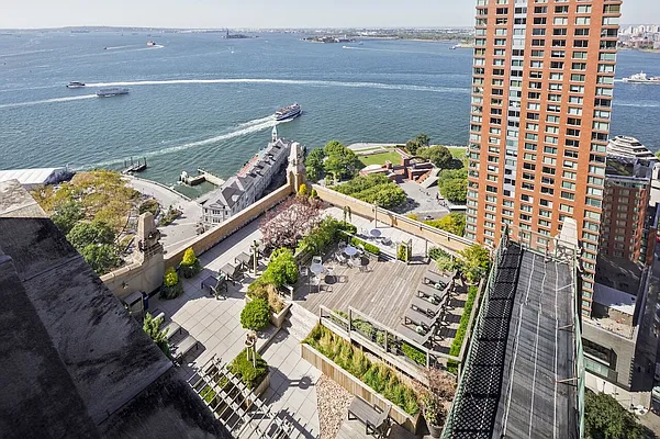 Rented by The Moinian Group | media 28