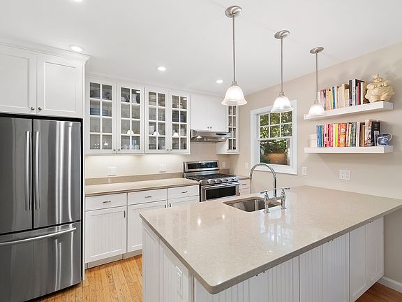 4th image of 4 Woodcock Ln