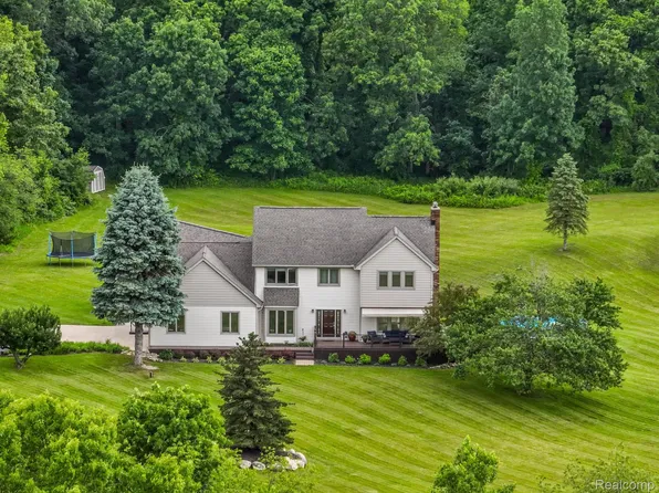 1100 Holden Ave, Milford, MI 48381