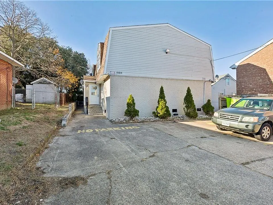 1005 Hillside Ave