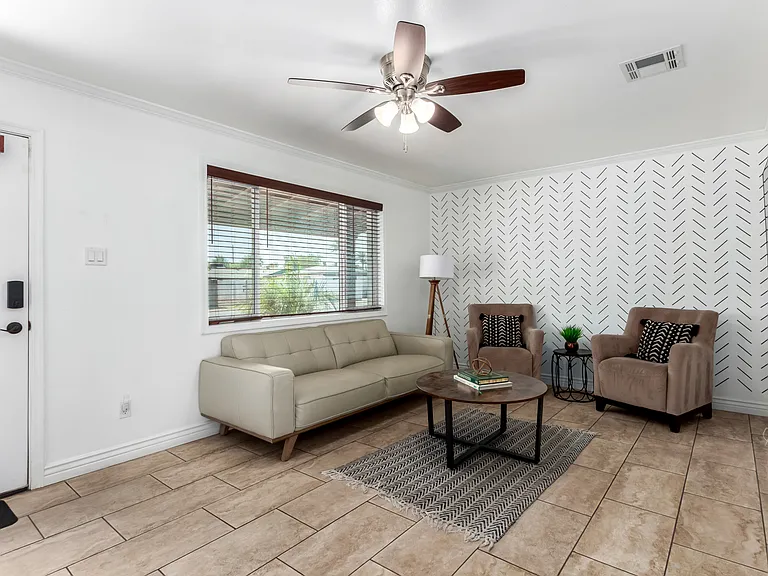 3212 E Granada Rd — Photo 3