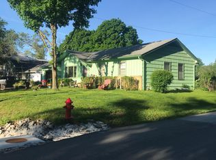 202 NW North Shore Dr, Lake Waukomis, MO 64151
