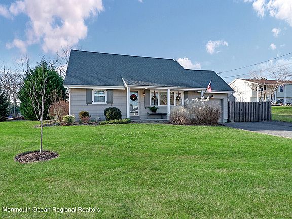 3rd image of 728 Duchess Ct