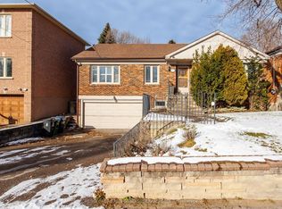 112 York Downs Dr, Toronto, ON M3H 2G7