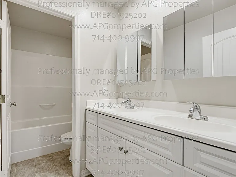139 Thompson Ave — Photo 42