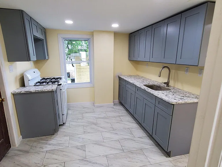 154 Ball St — Photo 4