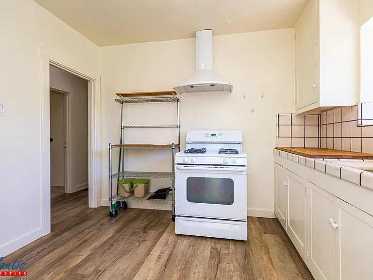 428 University Ave — Photo 5