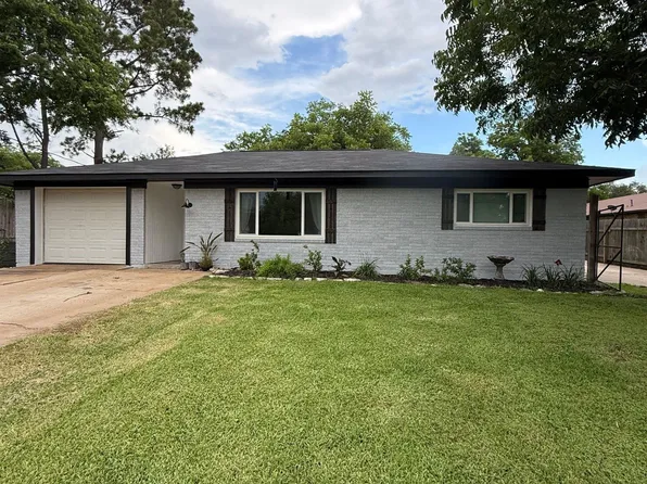 215 N Mechanic St, Bellville, TX 77418
