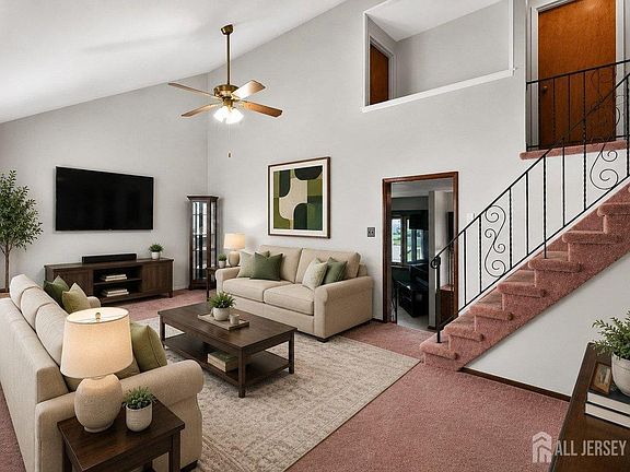 3rd image of 140 Camelot Dr